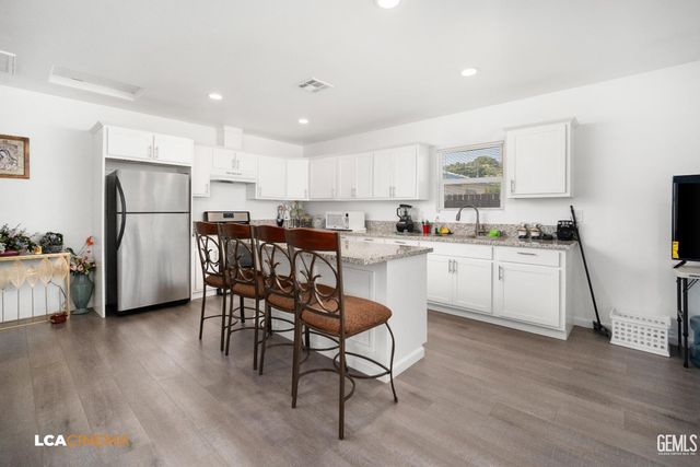 702 Lilac Street, Bakersfield, CA 93308