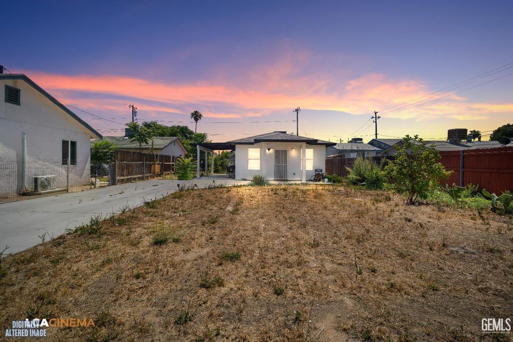 702 Lilac Street, Bakersfield, CA 93308