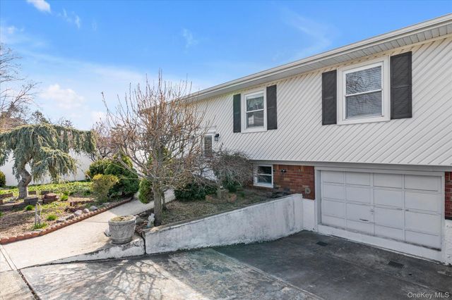 124 Stella Court, Lynbrook, NY 11563