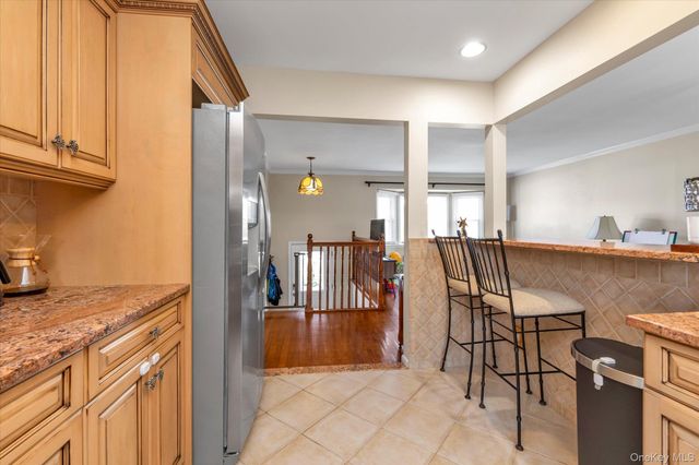 124 Stella Court, Lynbrook, NY 11563