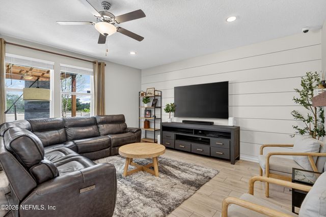 2889 WINDSOR LAKES Way, Green Cove Springs, FL 32043