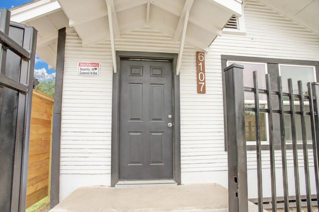 6107 N Main St, Houston, TX 77008