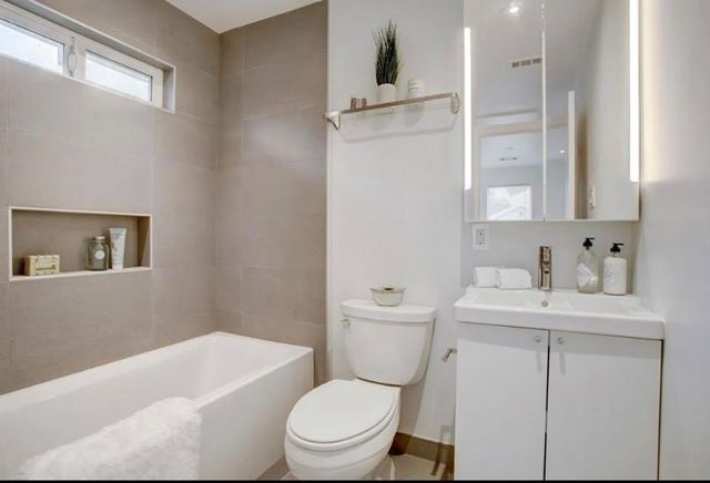 6107 N Main St, Houston, TX 77008