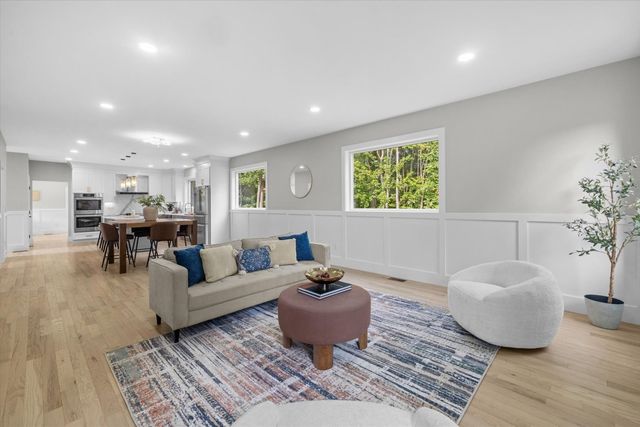 10 Falcon Drive, Shrewsbury, MA 01545