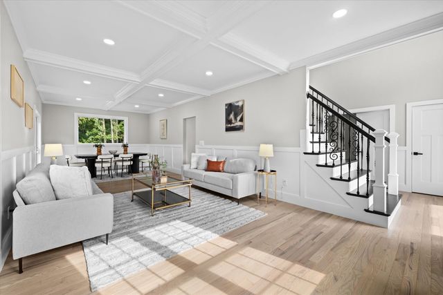10 Falcon Drive, Shrewsbury, MA 01545