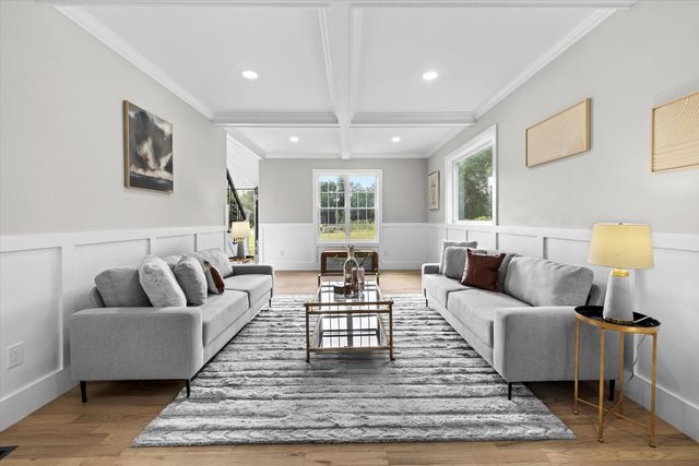 10 Falcon Drive, Shrewsbury, MA 01545