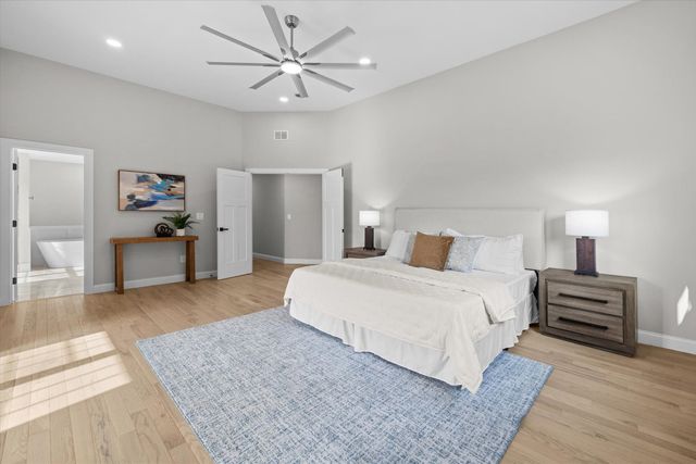 10 Falcon Drive, Shrewsbury, MA 01545