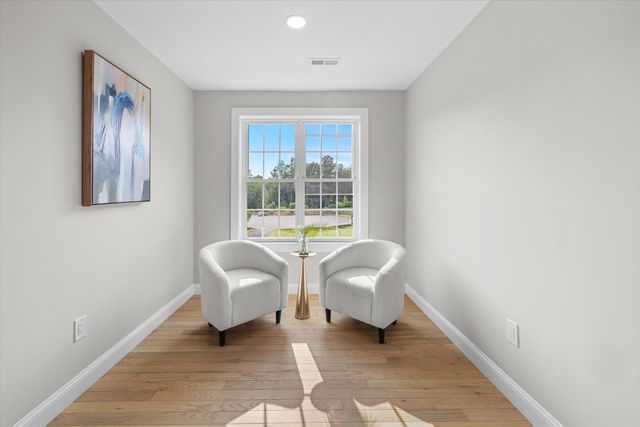 10 Falcon Drive, Shrewsbury, MA 01545