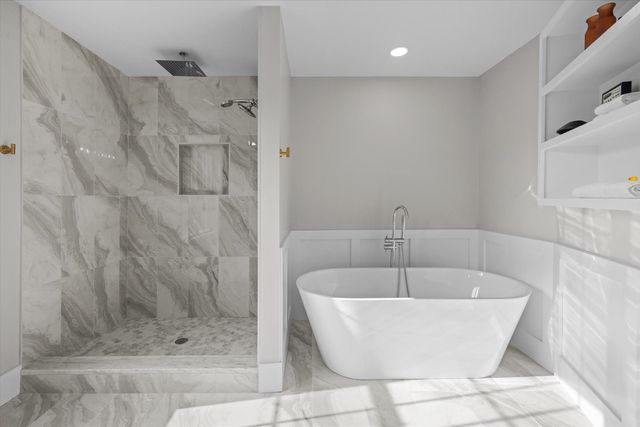 10 Falcon Drive, Shrewsbury, MA 01545