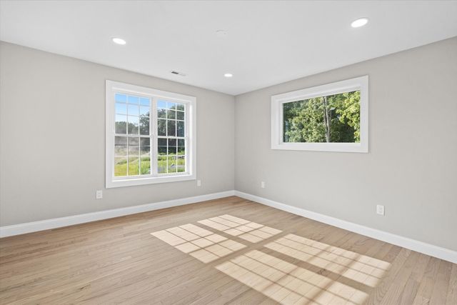 10 Falcon Drive, Shrewsbury, MA 01545