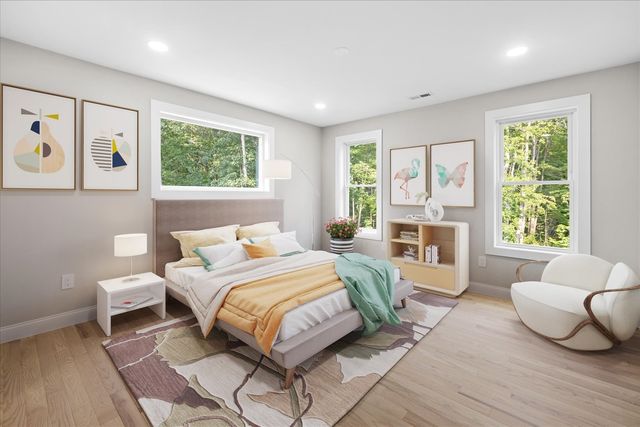 10 Falcon Drive, Shrewsbury, MA 01545