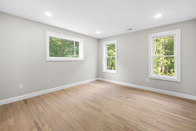 10 Falcon Drive, Shrewsbury, MA 01545