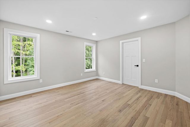 10 Falcon Drive, Shrewsbury, MA 01545