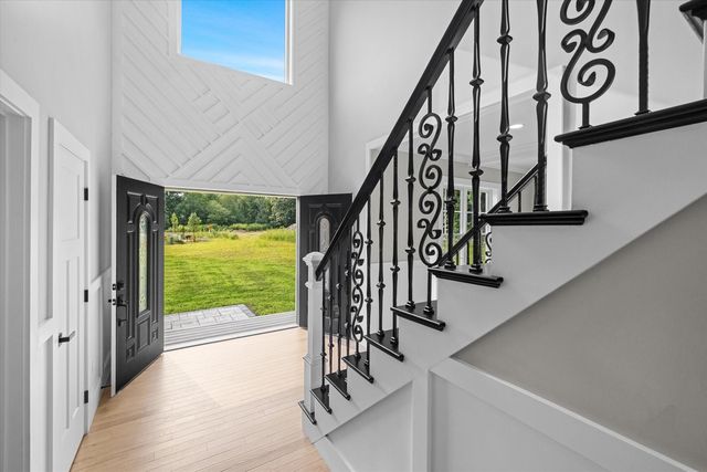 10 Falcon Drive, Shrewsbury, MA 01545