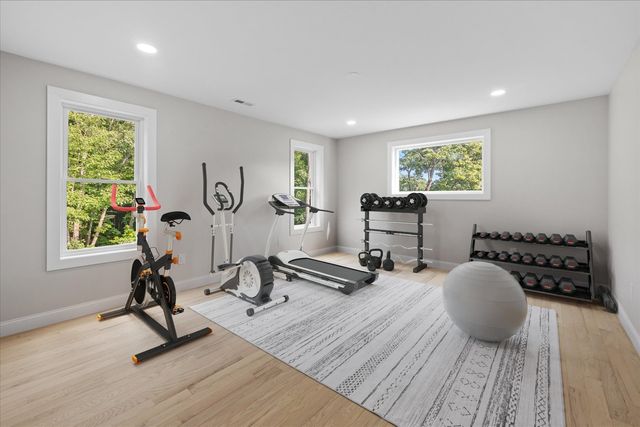10 Falcon Drive, Shrewsbury, MA 01545