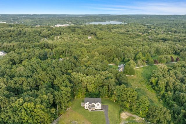 10 Falcon Drive, Shrewsbury, MA 01545