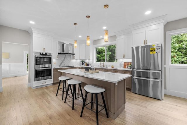 10 Falcon Drive, Shrewsbury, MA 01545
