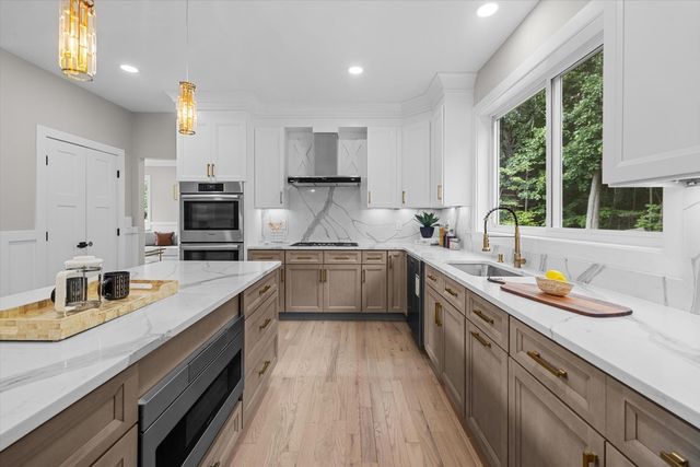 10 Falcon Drive, Shrewsbury, MA 01545