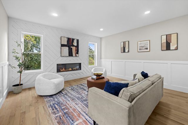 10 Falcon Drive, Shrewsbury, MA 01545