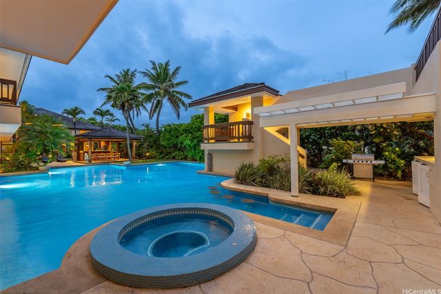 572C N Kalaheo Avenue, Kailua, HI 96734