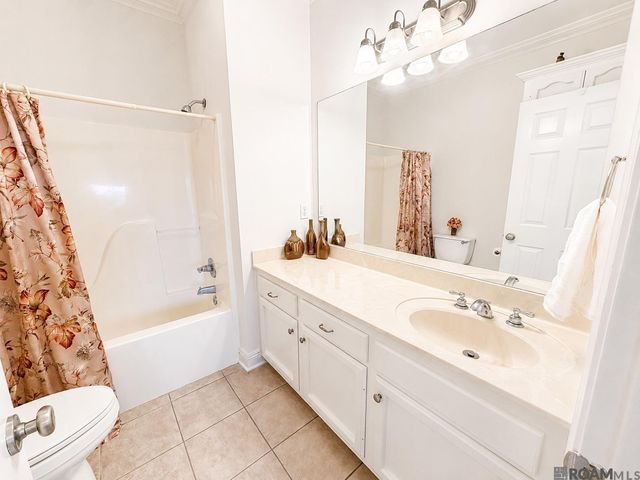 11001 Shoreline Dr, Baton Rouge, LA 70809
