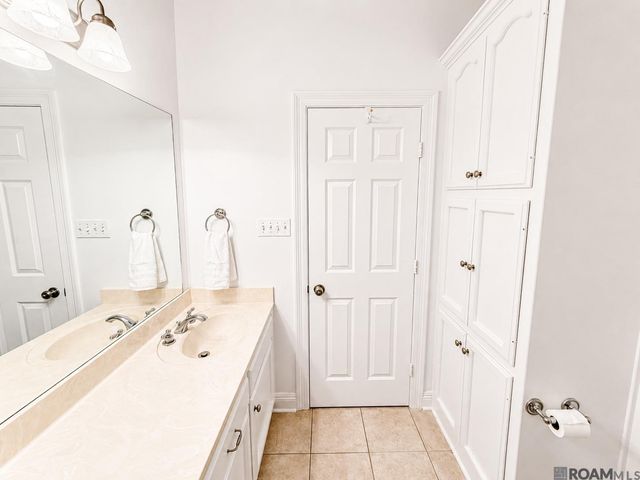 11001 Shoreline Dr, Baton Rouge, LA 70809