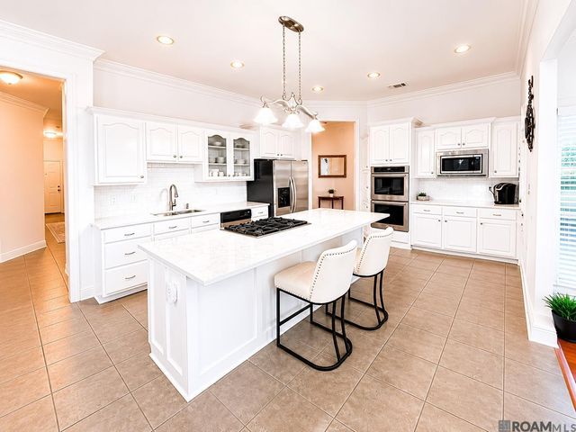 11001 Shoreline Dr, Baton Rouge, LA 70809