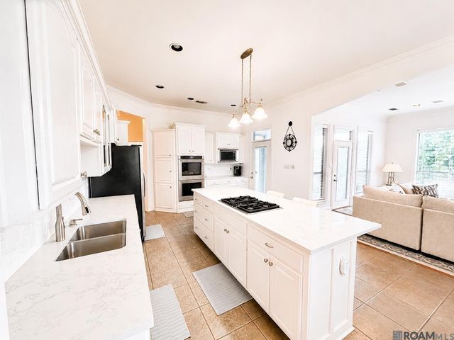 11001 Shoreline Dr, Baton Rouge, LA 70809