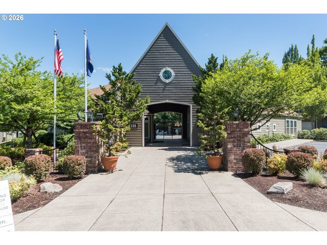 7149 Sw SAGERT St 102, Tualatin, OR 97062