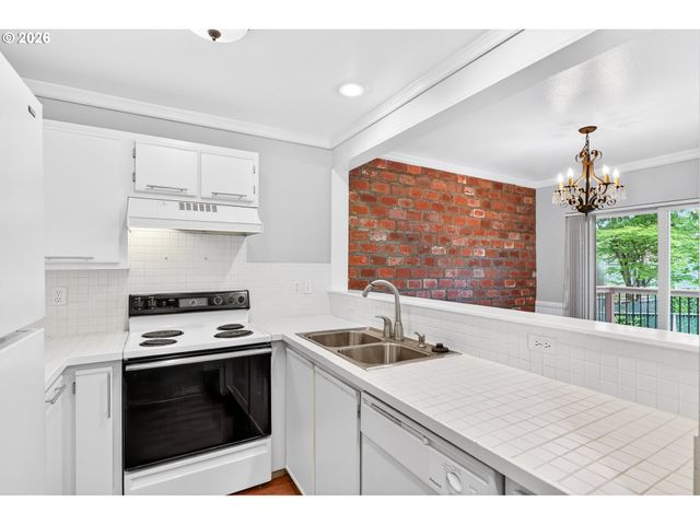 7149 Sw SAGERT St 102, Tualatin, OR 97062