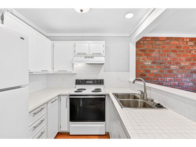 7149 Sw SAGERT St 102, Tualatin, OR 97062
