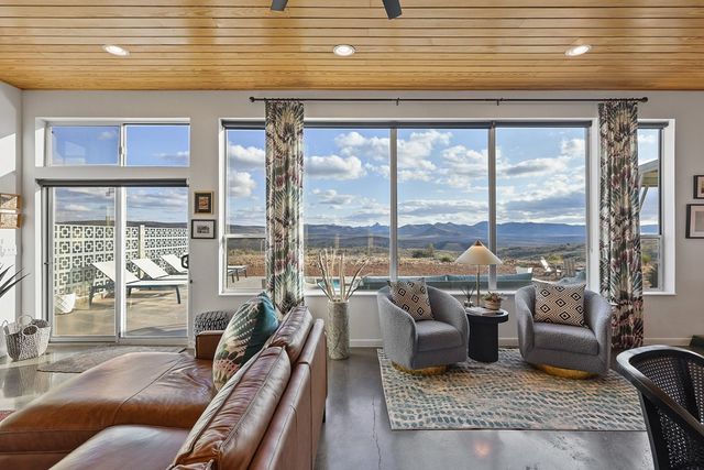 110 High Lonesome, Alpine, TX 79830