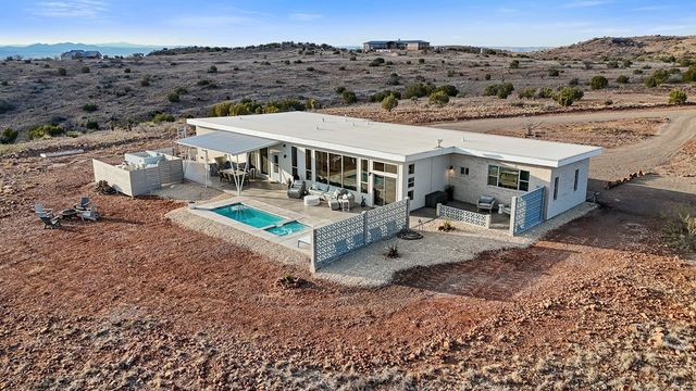 110 High Lonesome, Alpine, TX 79830