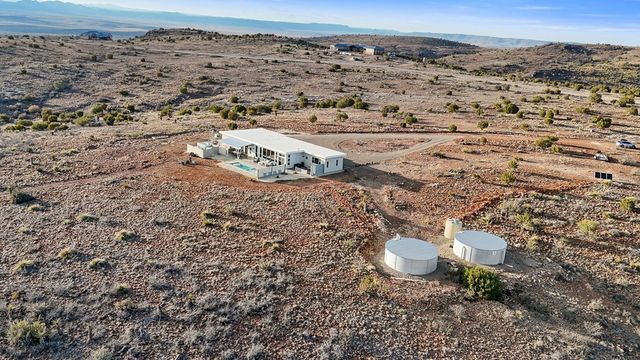 110 High Lonesome, Alpine, TX 79830