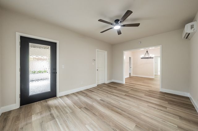 1416 E Myrtle Street, Fort Worth, TX 76104