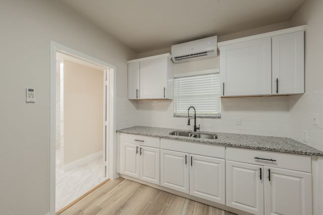 1416 E Myrtle Street, Fort Worth, TX 76104