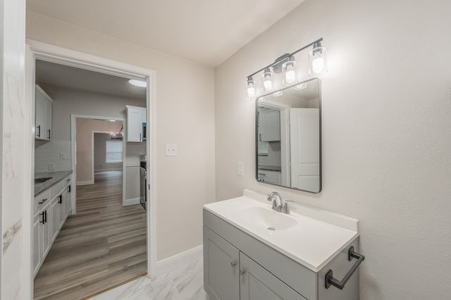 1416 E Myrtle Street, Fort Worth, TX 76104