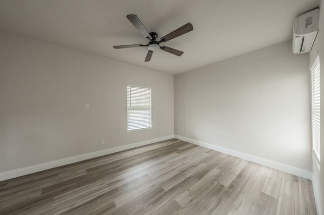 1416 E Myrtle Street, Fort Worth, TX 76104