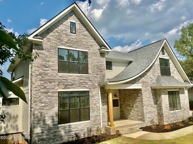 16 Overpeck Lane, Pinehurst, NC 28374