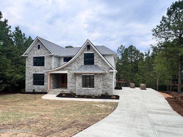 16 Overpeck Lane, Pinehurst, NC 28374