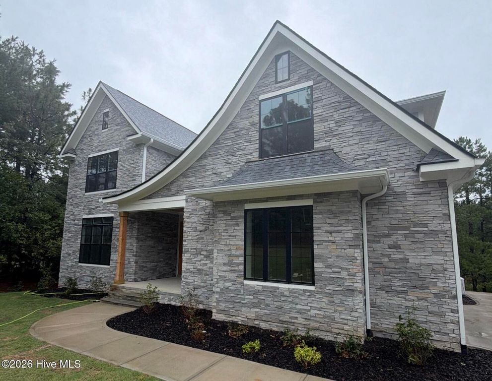 16 Overpeck Lane, Pinehurst, NC 28374