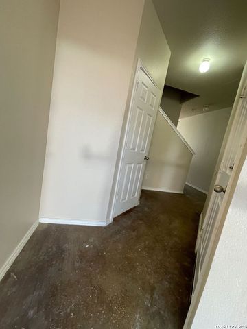 10815 Mathom Lndg Apt 1, Universal City, TX 78148