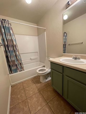 10815 Mathom Lndg Apt 1, Universal City, TX 78148