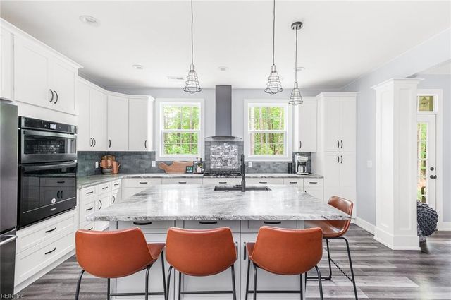 1400 Cypress Creek PW, Smithfield, VA 23430