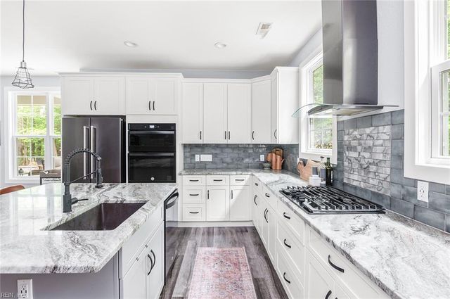 1400 Cypress Creek PW, Smithfield, VA 23430