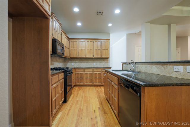 9041 E 117th Street S, Bixby, OK 74008