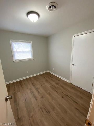 1200 Glenwood Avenue B, Greensboro, NC 27403