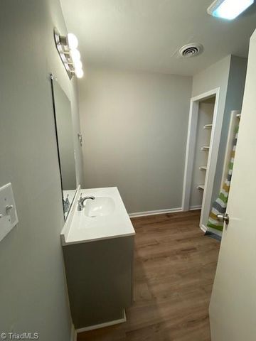 1200 Glenwood Avenue B, Greensboro, NC 27403