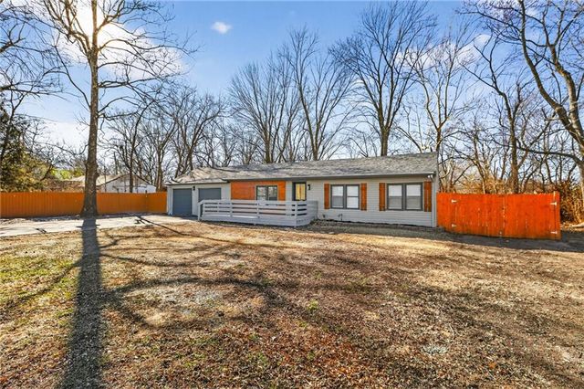 1402 SW Jefferson Street, Lee's Summit, MO 64081