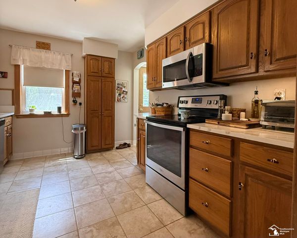 2681 Lenox Street, Trenton, MI 48183